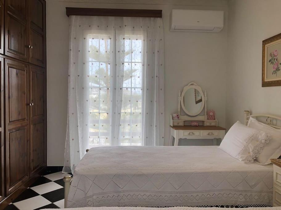 Naxos Chora Villa "Vaporias" With Amazing Garden Naxos City Exterior foto